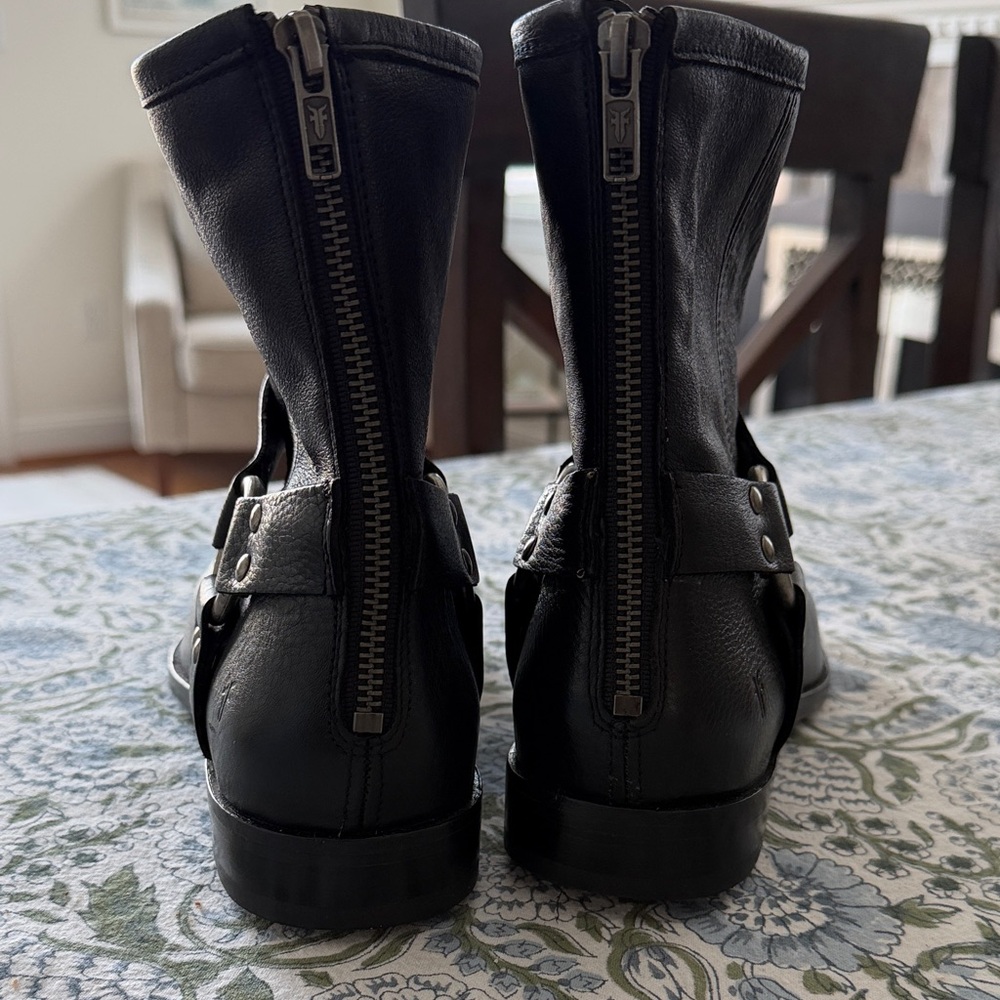 Frye Phillip Harness Short Boots NEW - Picture 2 of 5